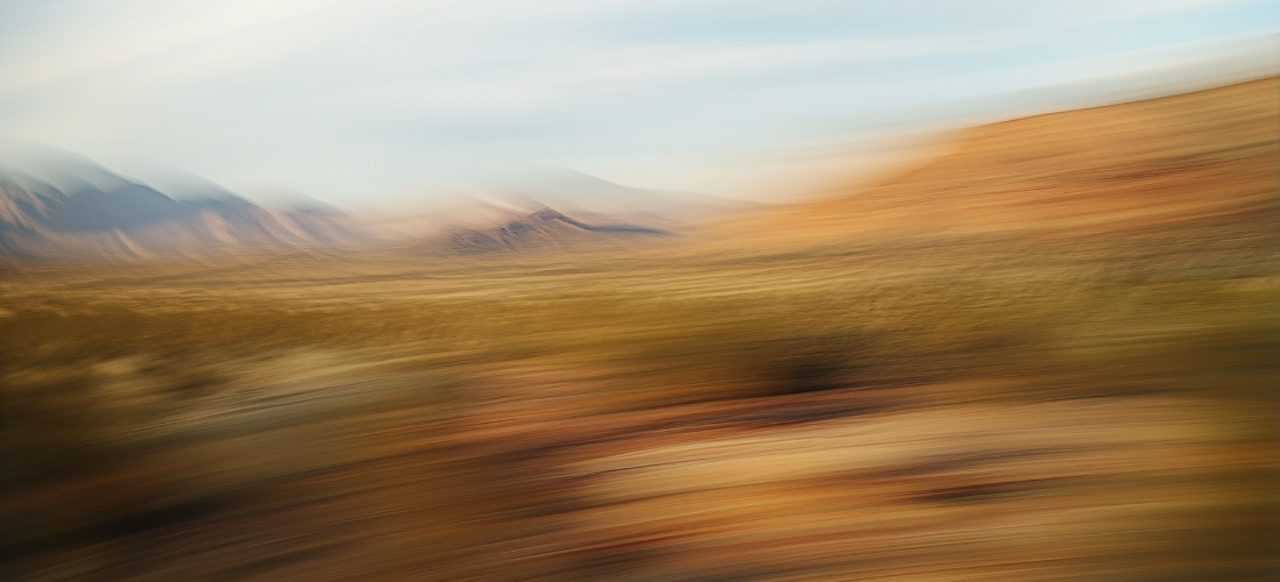 Uklart bilde av en eng