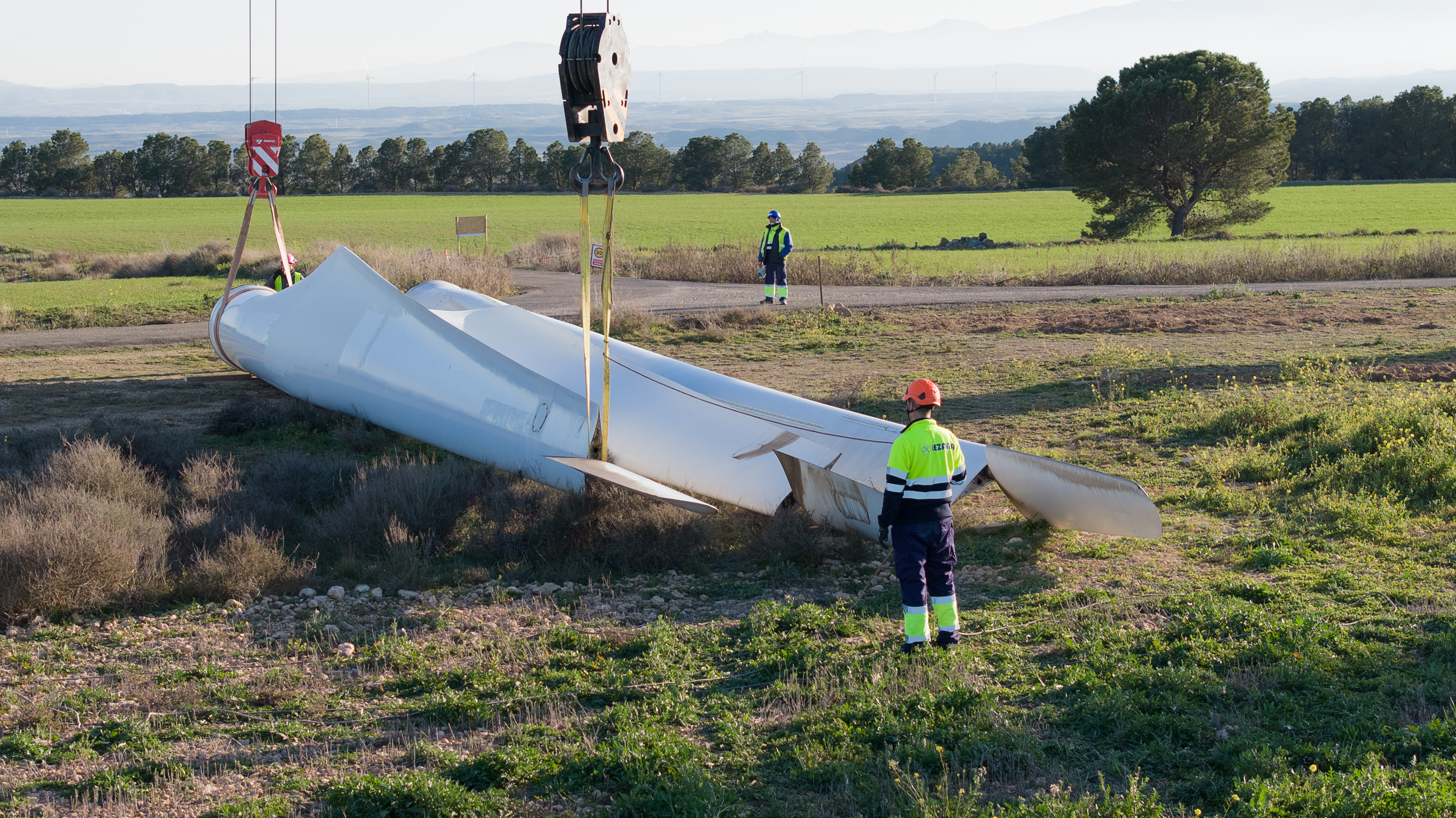 Vindturbin blir demontert