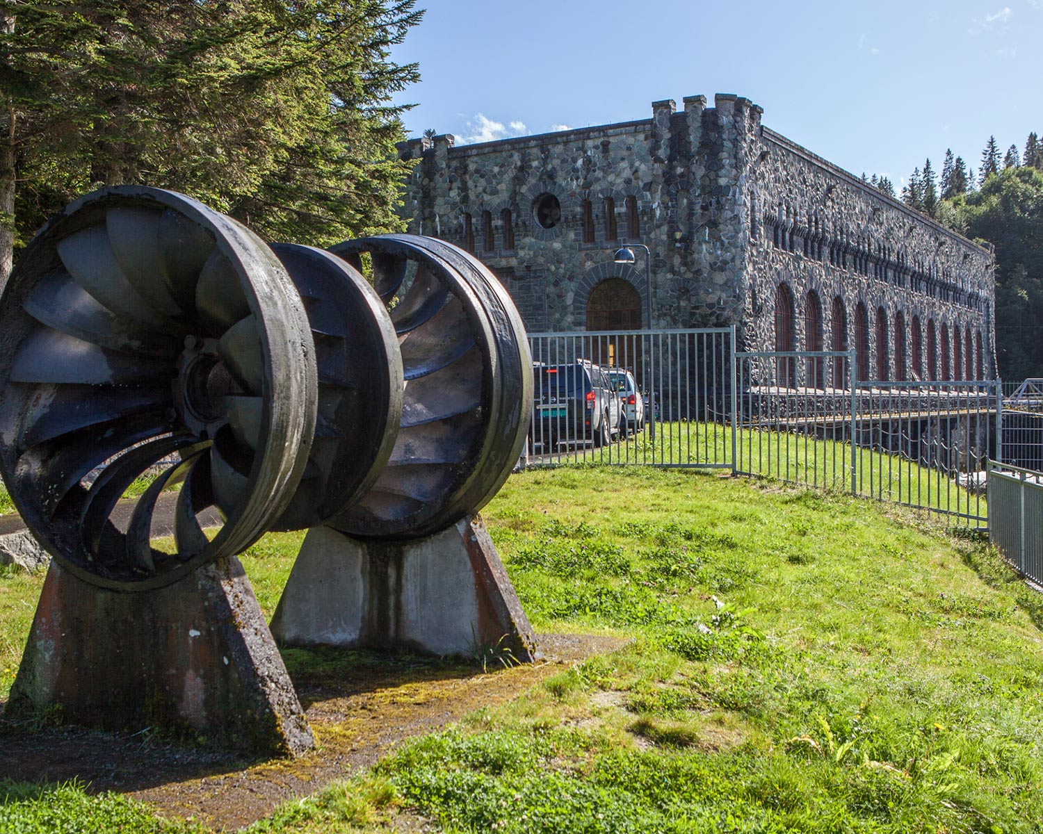Nedre Leirfoss fra utsiden