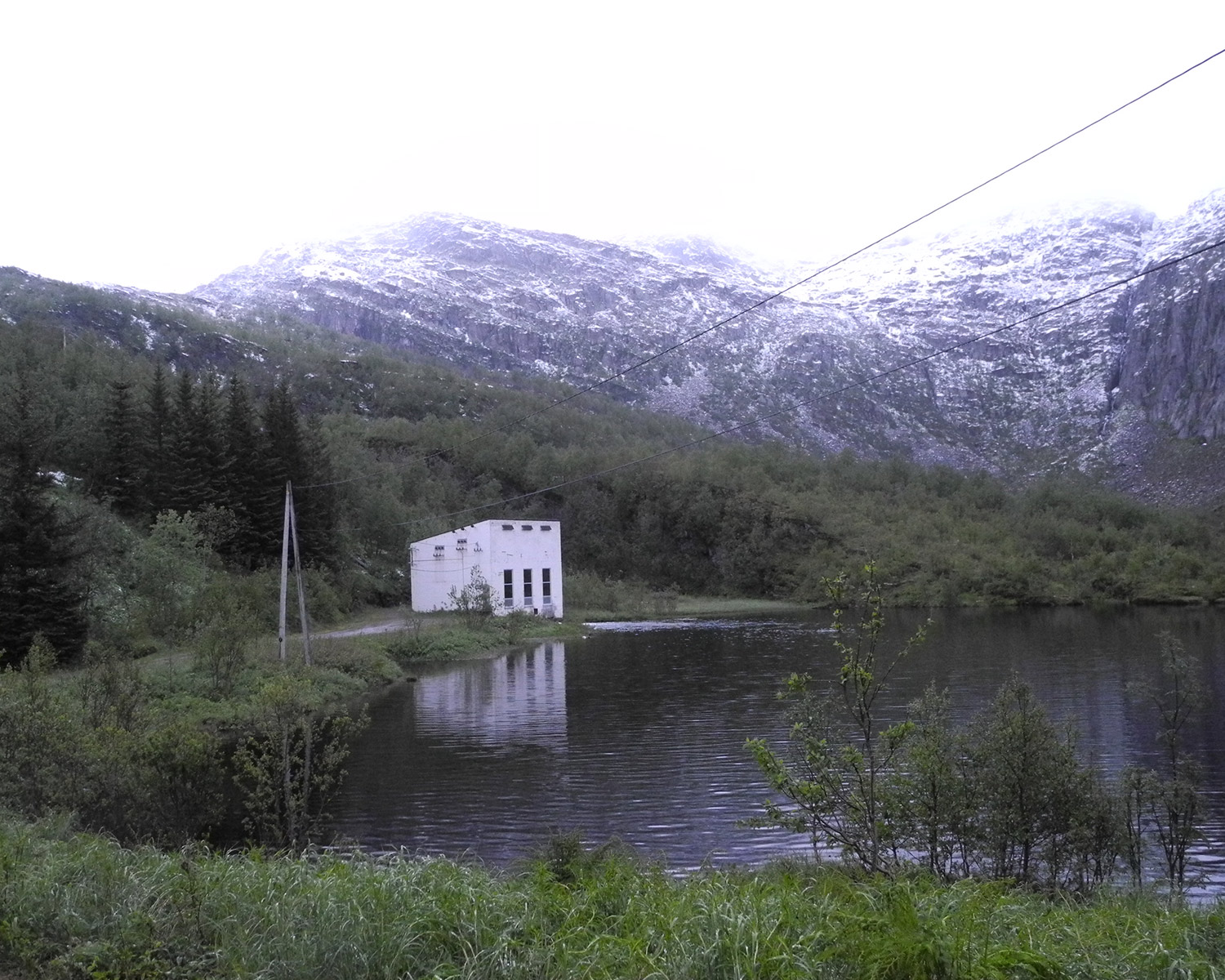 Neverdalsåga kraftverk, bilde tatt på avstand.
