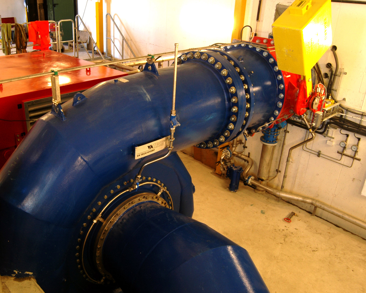 Maskinsalen med Francis-turbin.