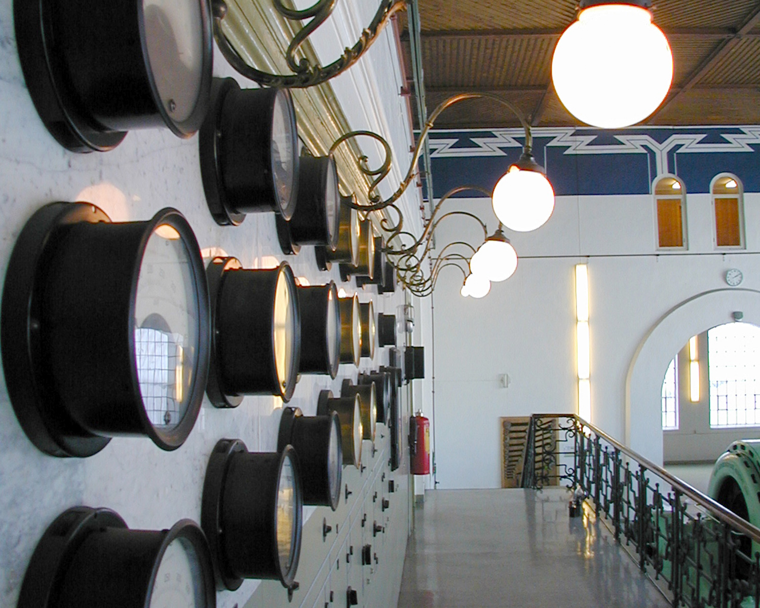 Detaljer fra den gamle kontrolltavlen i kraftverket. 