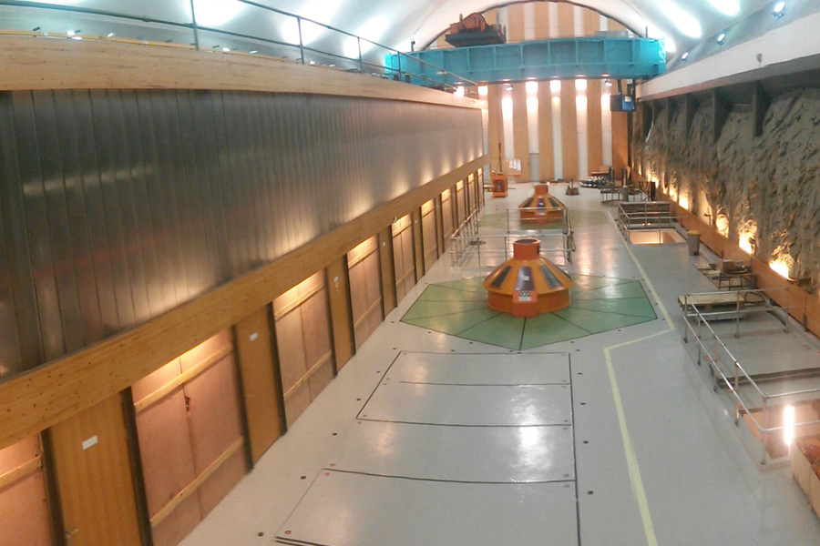 Maskinhallen med to turbiner.