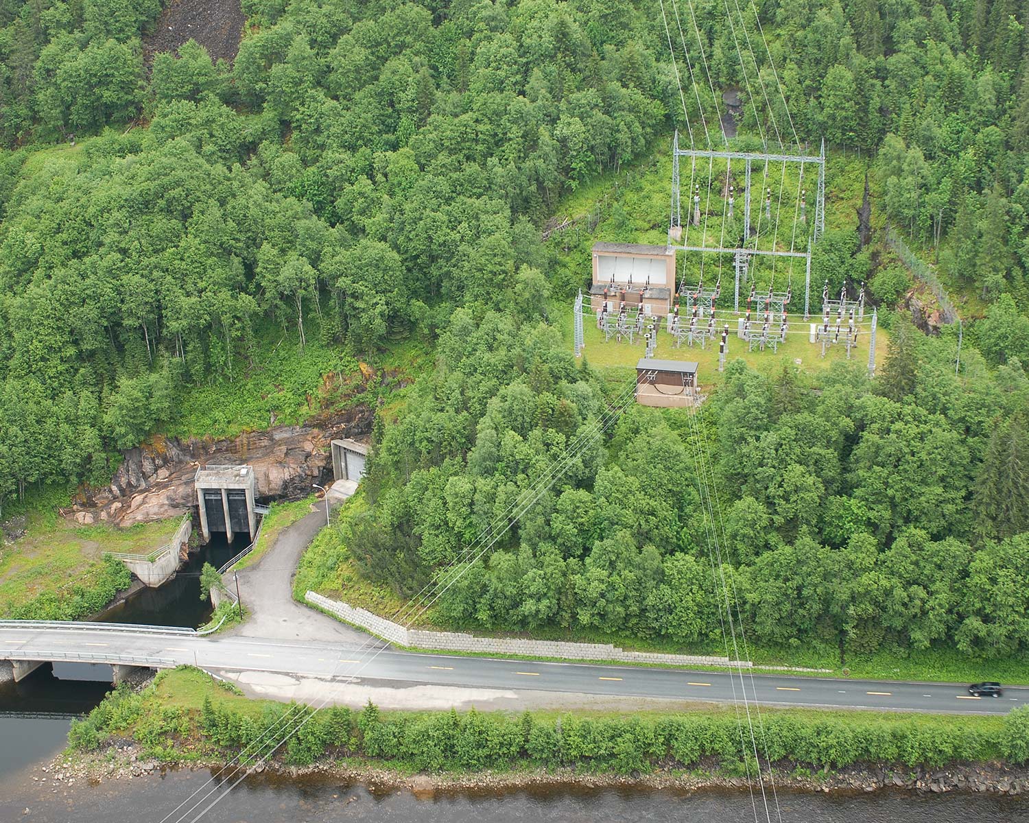 Hegsetfoss kraftverk sett ovenfra.