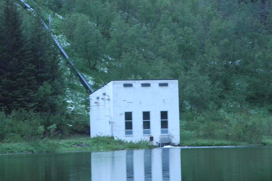 Neverdalsåga kraftverk, nærbilde.