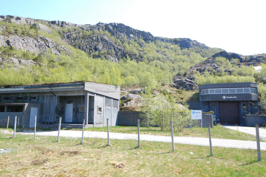 Portalbygg og bygning for nødstrømsaggregat. 