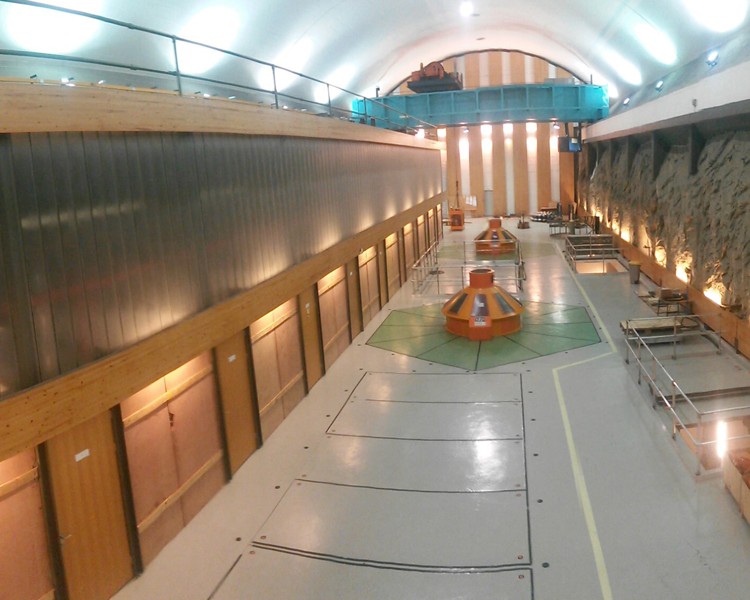 Maskinhallen med to turbiner.