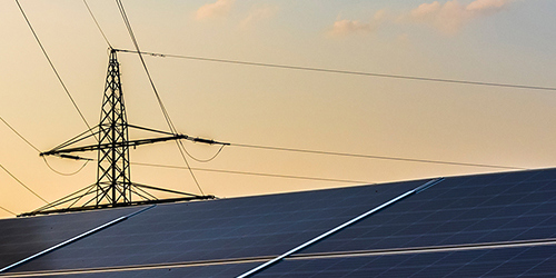 Solcellepanel og mast