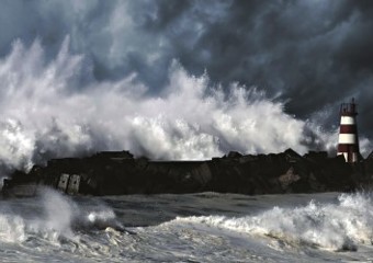 Høy sjø og storm