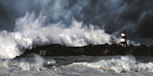 Høy sjø og storm