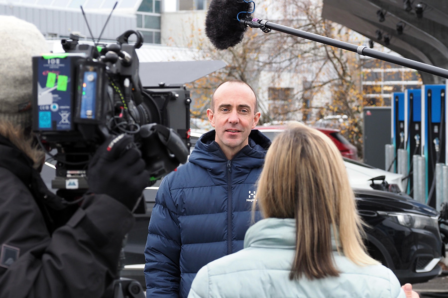 Mer-leder intervjues