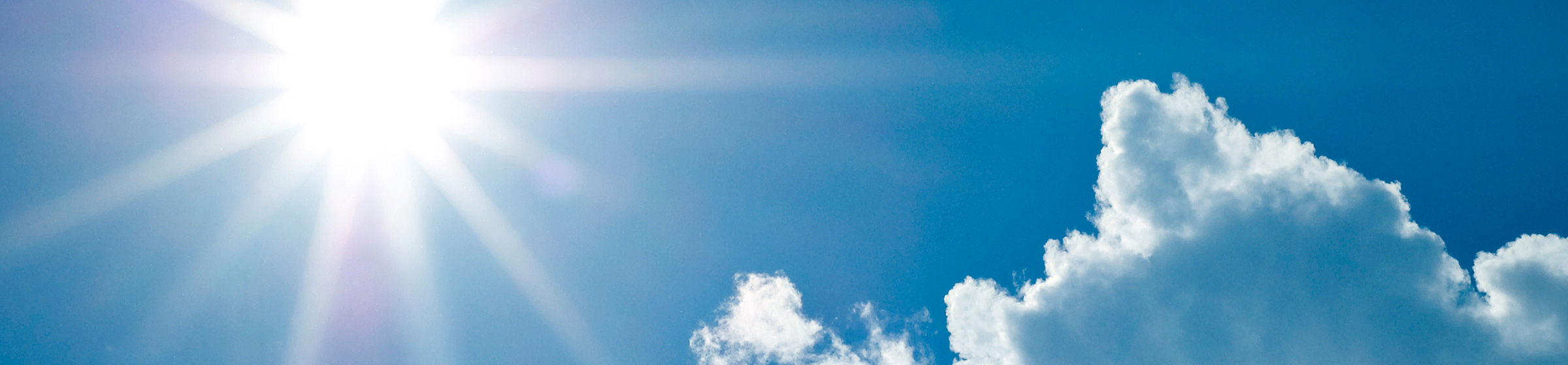 Sol og blå himmel