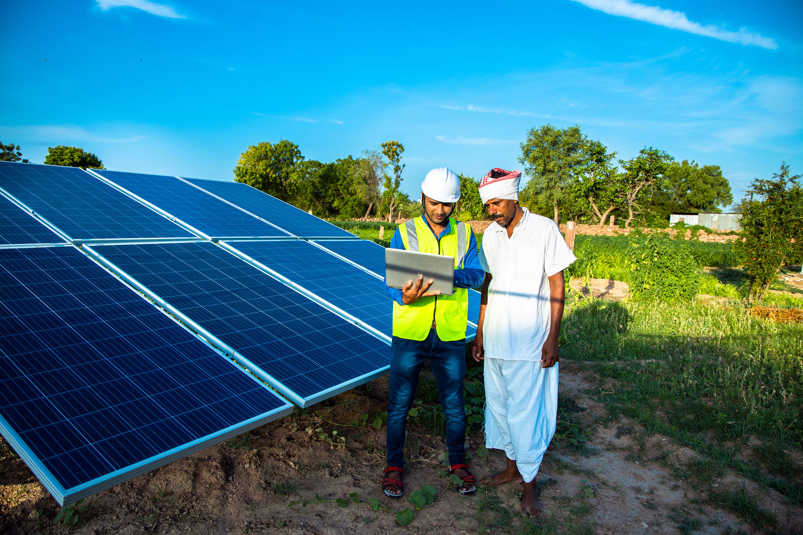 Montering av solpaneler i India