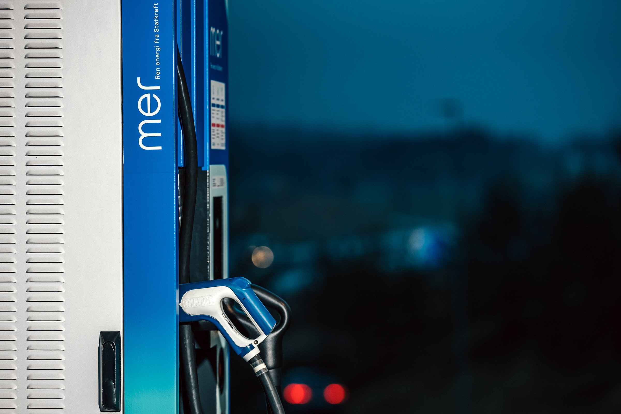 Ladestasjon med Mer-logo