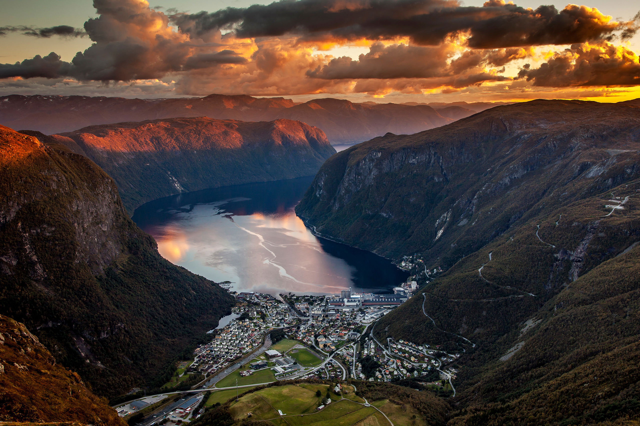 Høyanger sett overfra