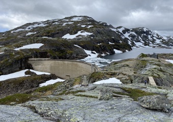 Dammen Bjølsegrø med noe snø rundt