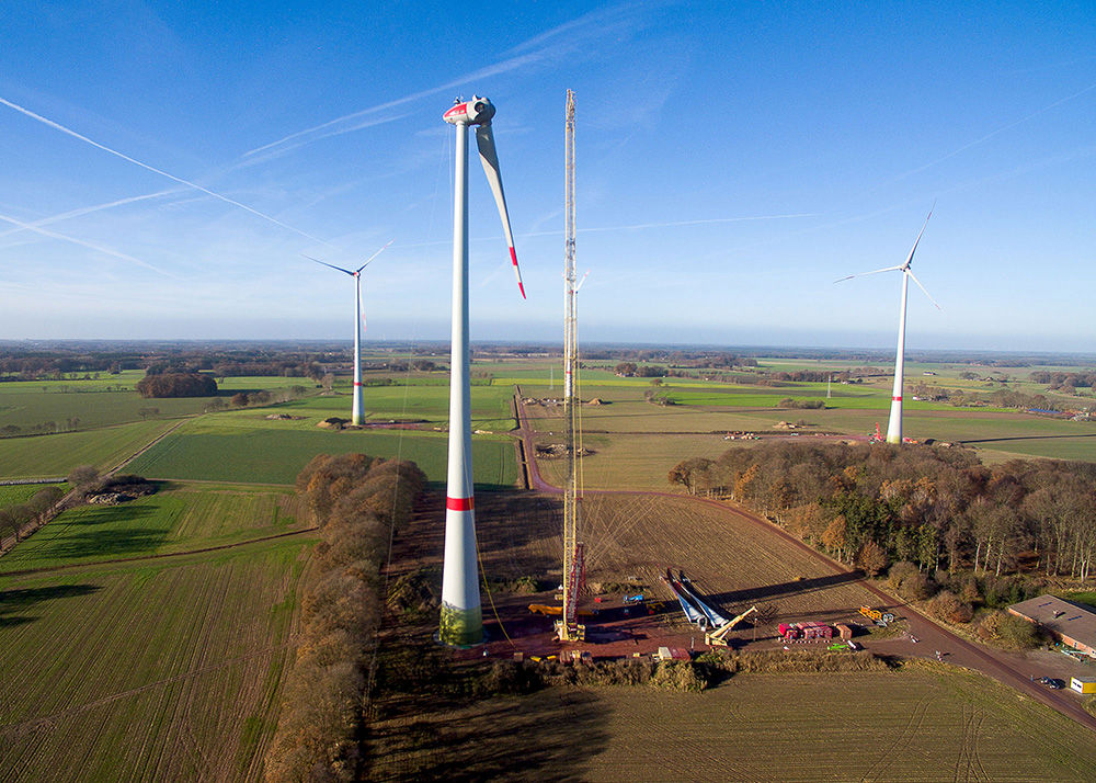 En av de seks tyske vindparkene som skal leverer str&oslash;m til produksjonen av Mercedes-Benz EQC.