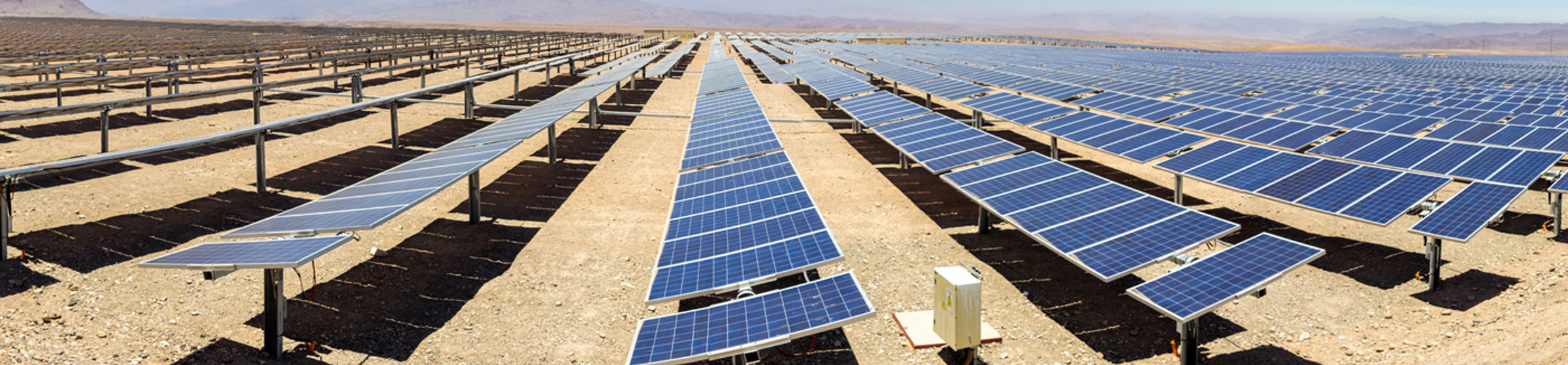 Solcellepaneler i Atacama-ørkenen
