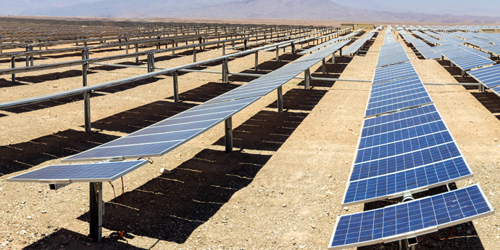 Solcellepaneler i Atacama-ørkenen