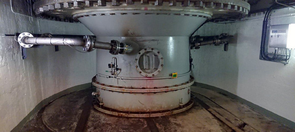Det opprinnelige systemet der vann injiseres i turbinen for å hindre spinn og trykksvingninger.