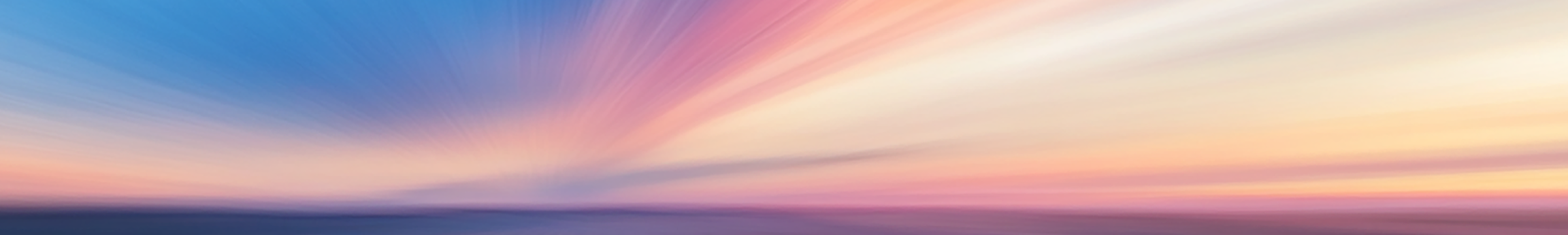 Et utydelig bilde av solnedgang over havet