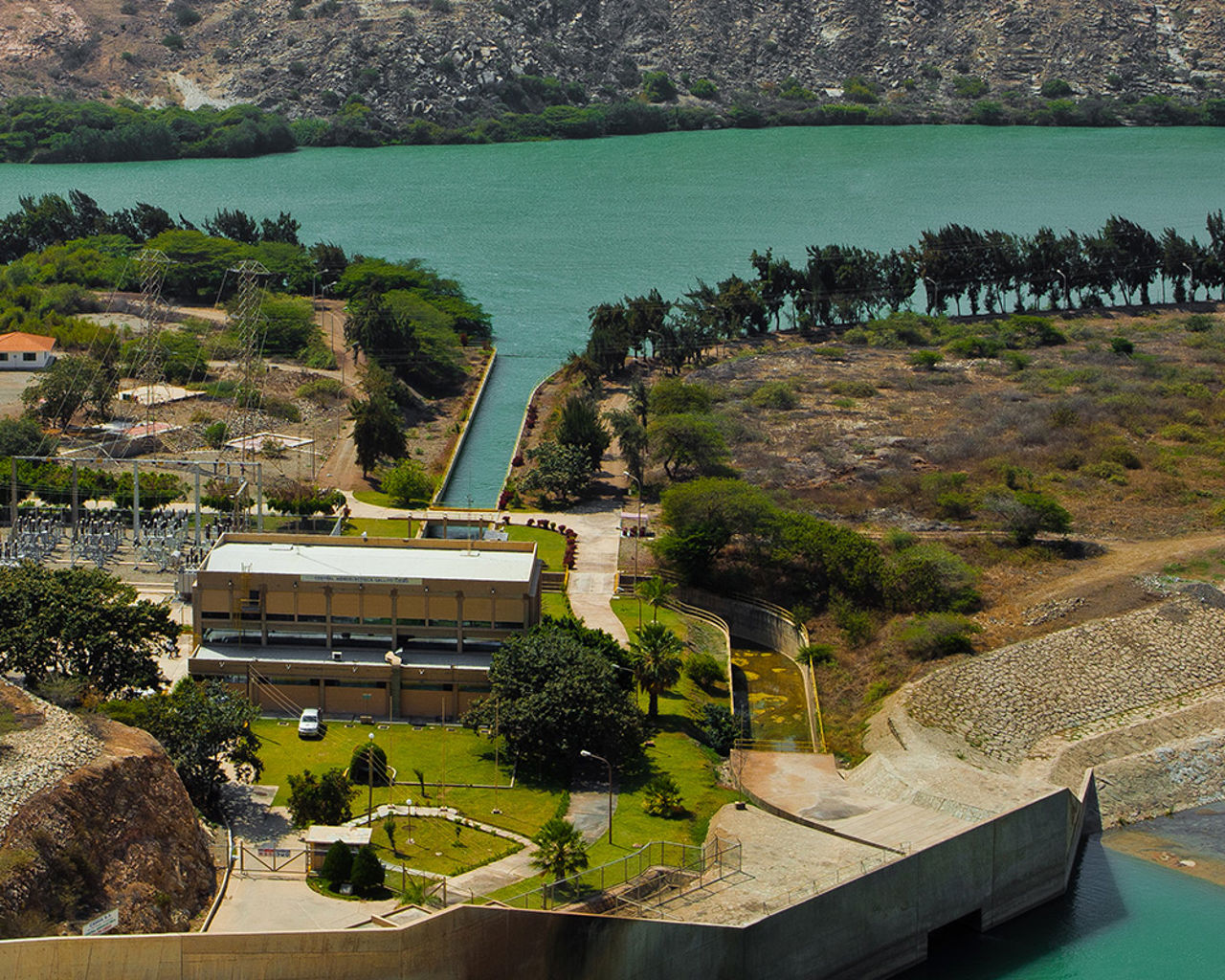 Luftfoto av vannkraftverk